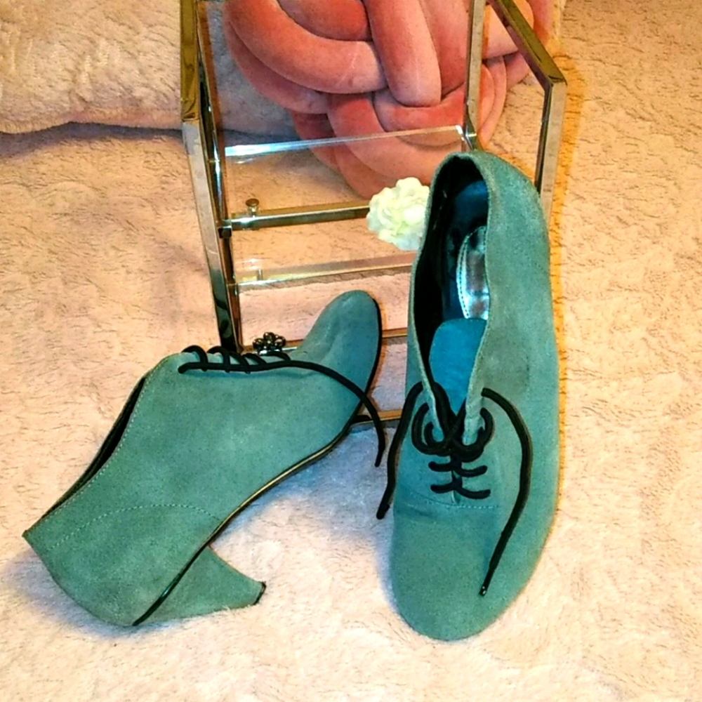 Vintage Gray Suede 💕Granny Booties